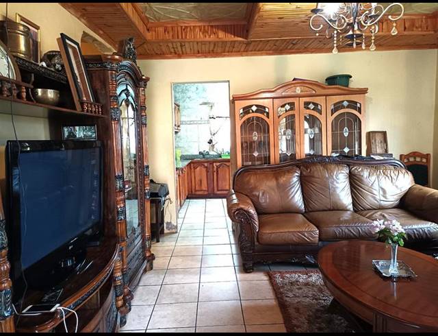 3 BEDROOM HOUSE FOR SALE IN CINDERELLA PARK